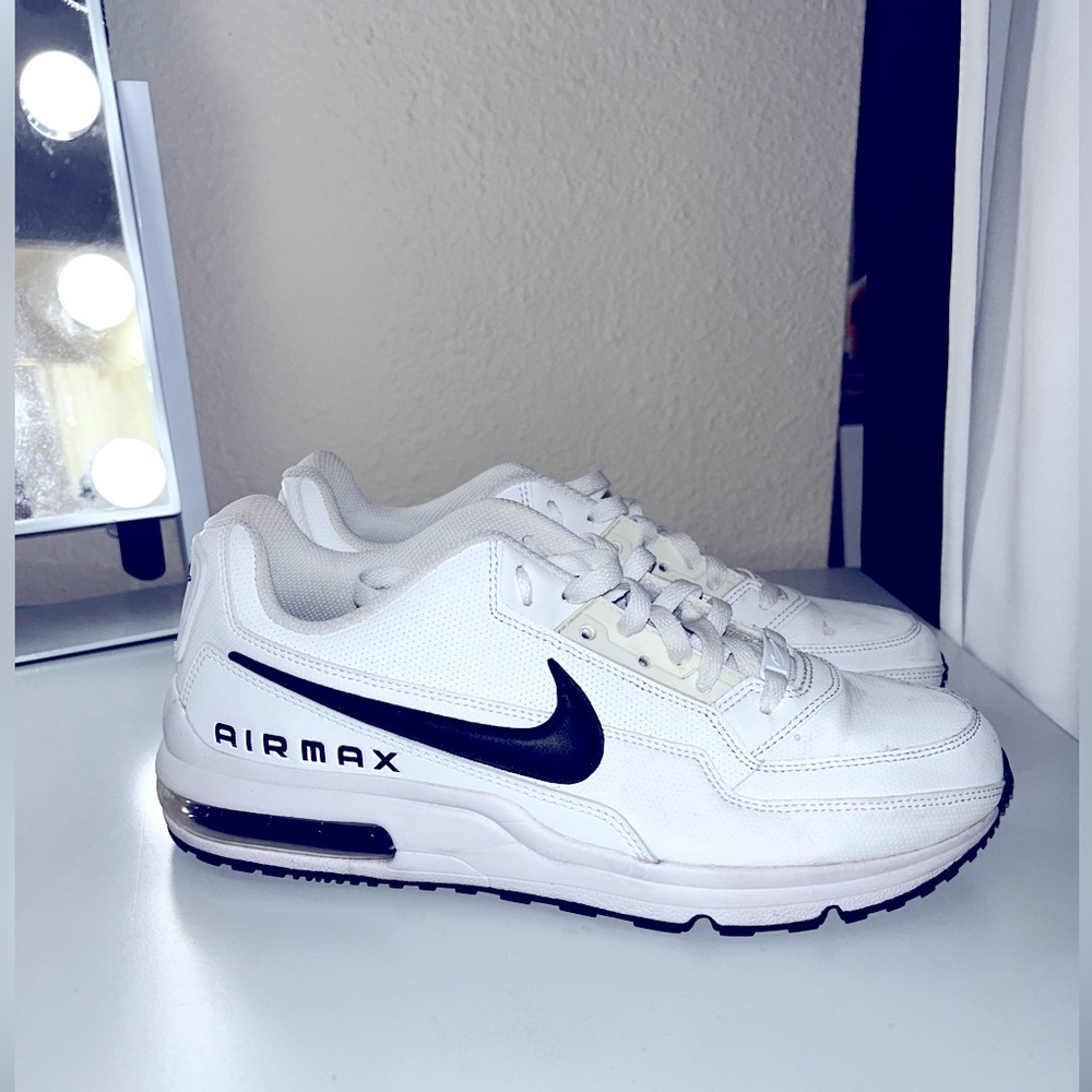 Nike Men’s Air Max